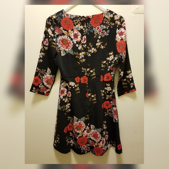 Dress - Picture 2 of 2